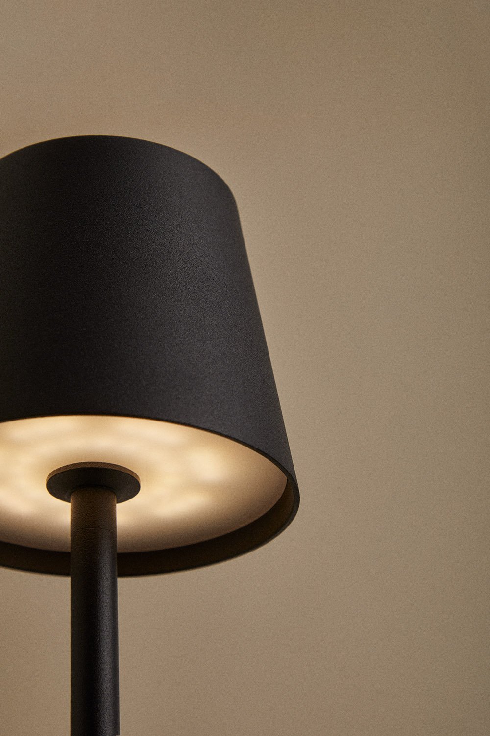 Lampe de table LED sans fil pour extérieur Isona, image de la galerie 5