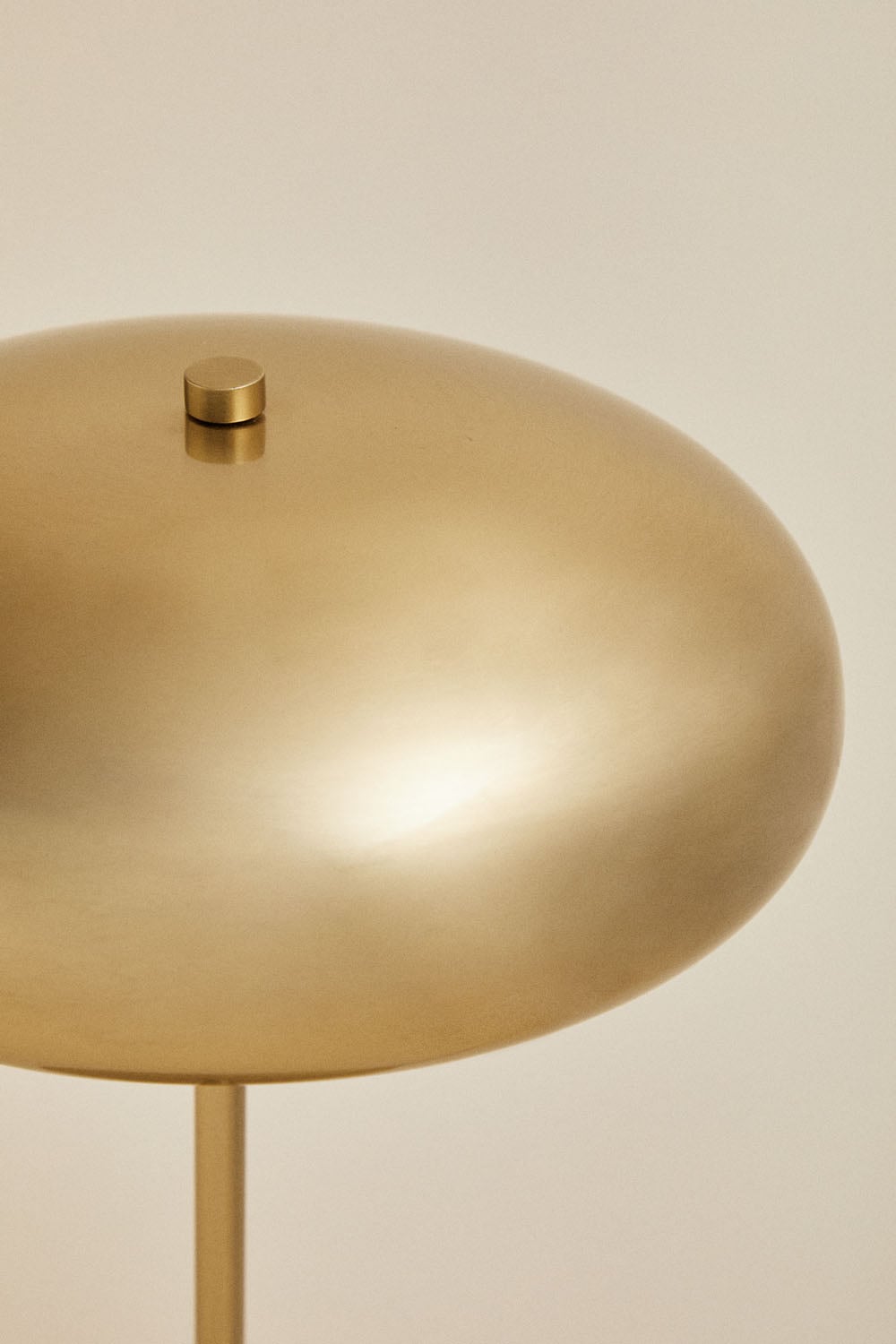 Lampe de table en métal Hilma, image de la galerie 5