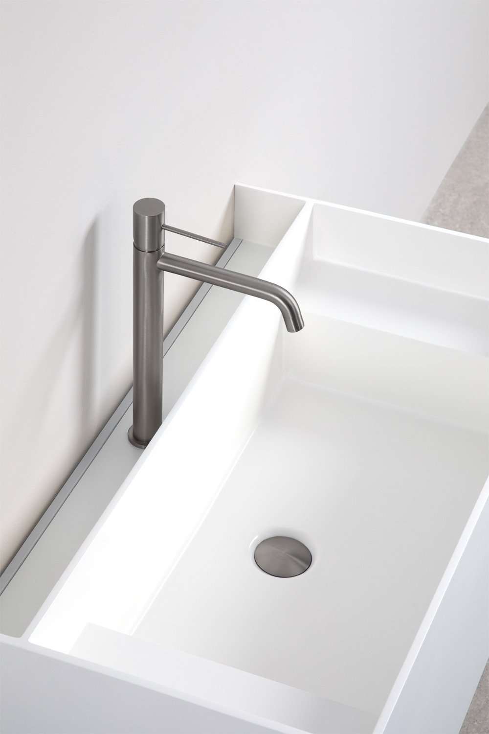 Ensemble de meubles de salle de bain en résine avec lavabo intégré et éclairage LED Nerine, image de la galerie 5