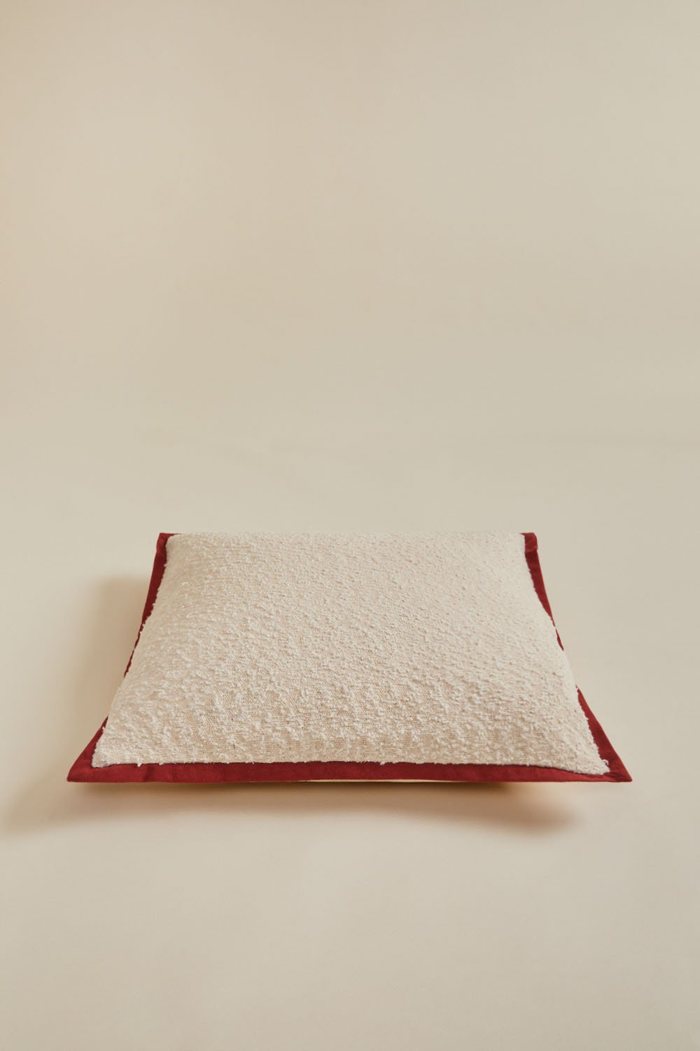 Coussin carré en tissu bouclé (45x45 cm) Renildo, image de la galerie 2