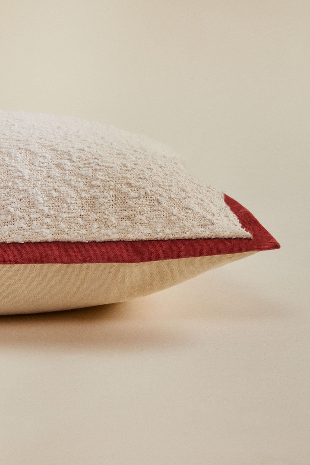 Coussin carré 45x45 cm en tissu bouclé Renildo, image de la galerie 4