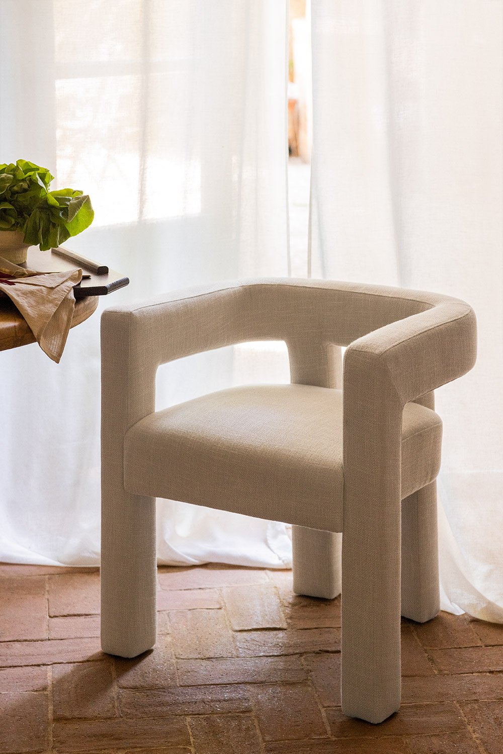 Chaise de salle à manger rembourrée avec accoudoirs Liara, image de la galerie 1