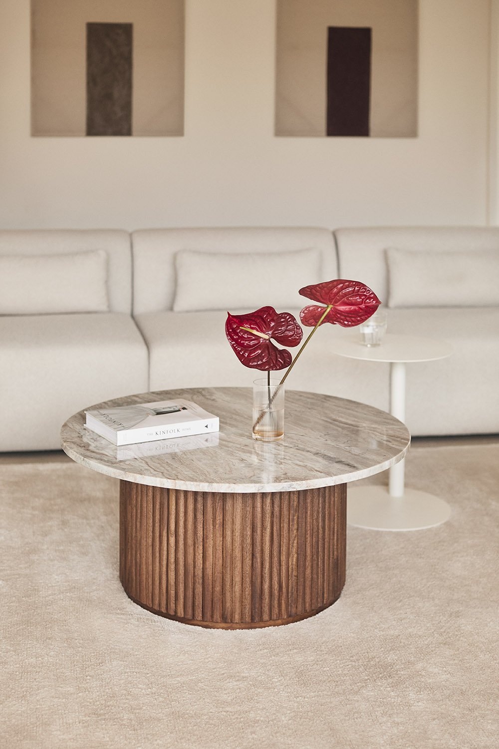 Table basse ronde en marbre et bois de manguier Giselda, image de la galerie 1