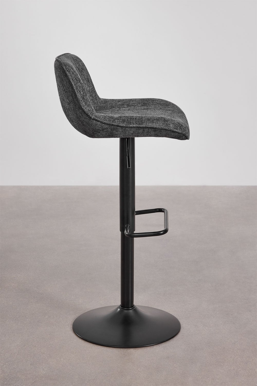 Lot de 2 tabourets hauts réglables avec dossier en tissu gris et pied noir Igarasi, image de la galerie 3