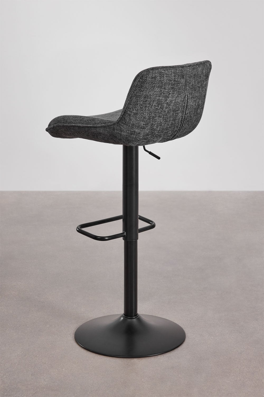 Lot de 2 tabourets hauts réglables avec dossier en tissu gris et pied noir Igarasi, image de la galerie 4
