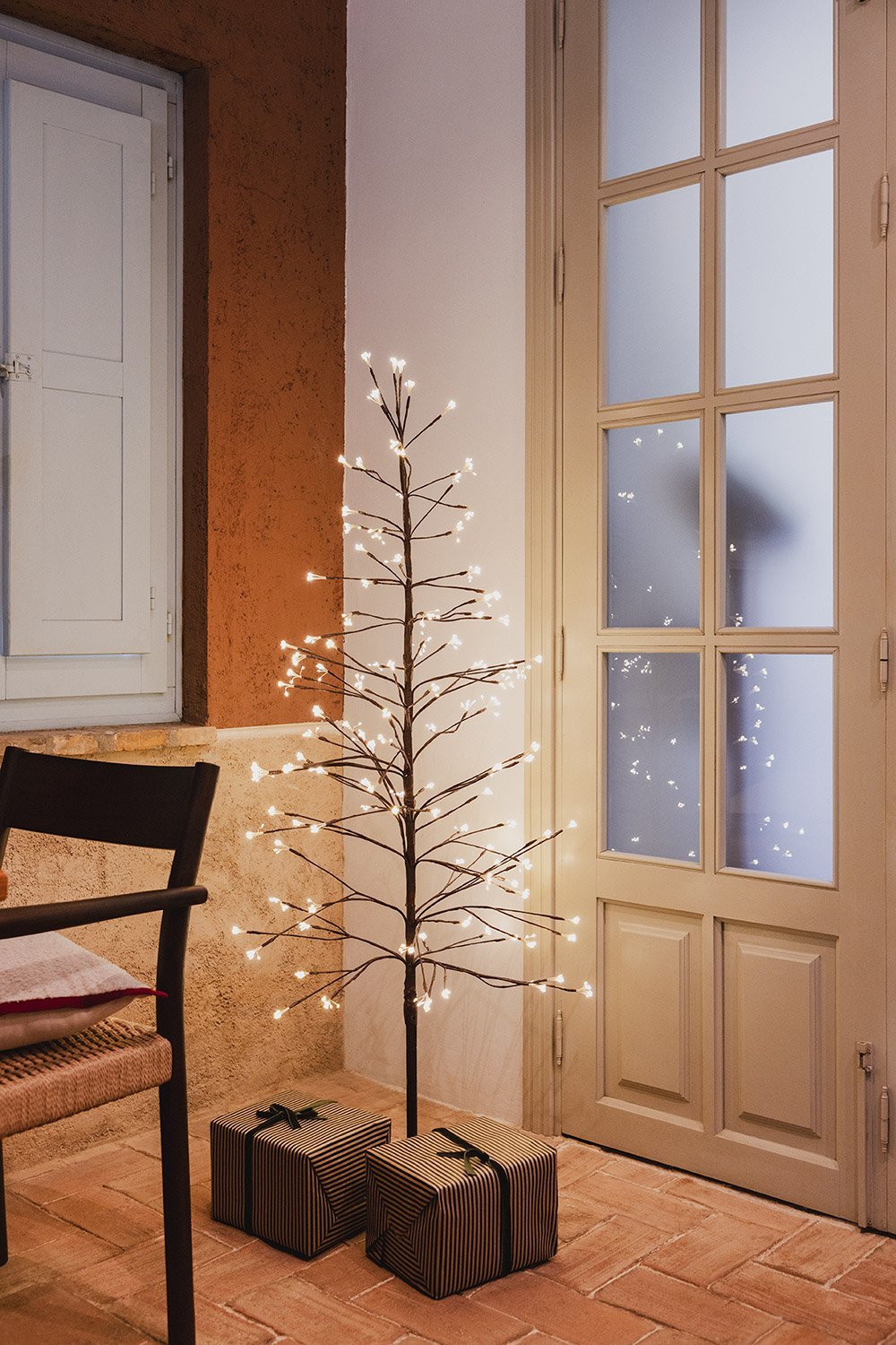 Sapin de Noël LED en fer Dorvin, image de la galerie 1