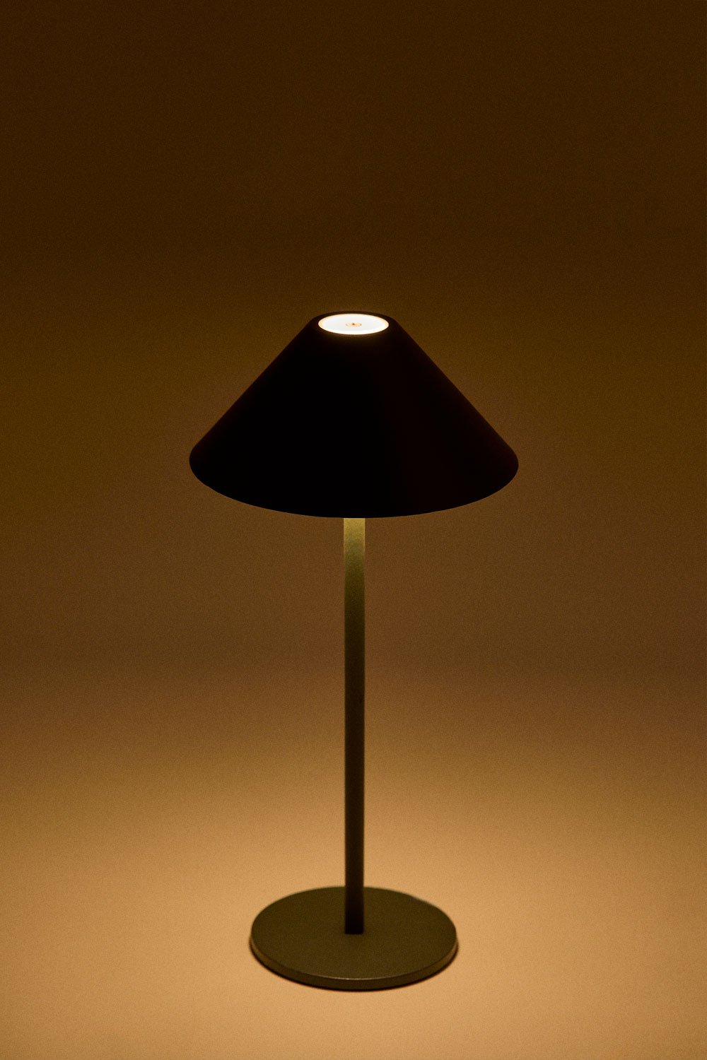 Lampe de table LED sans fil en fer Nebida, image de la galerie 3