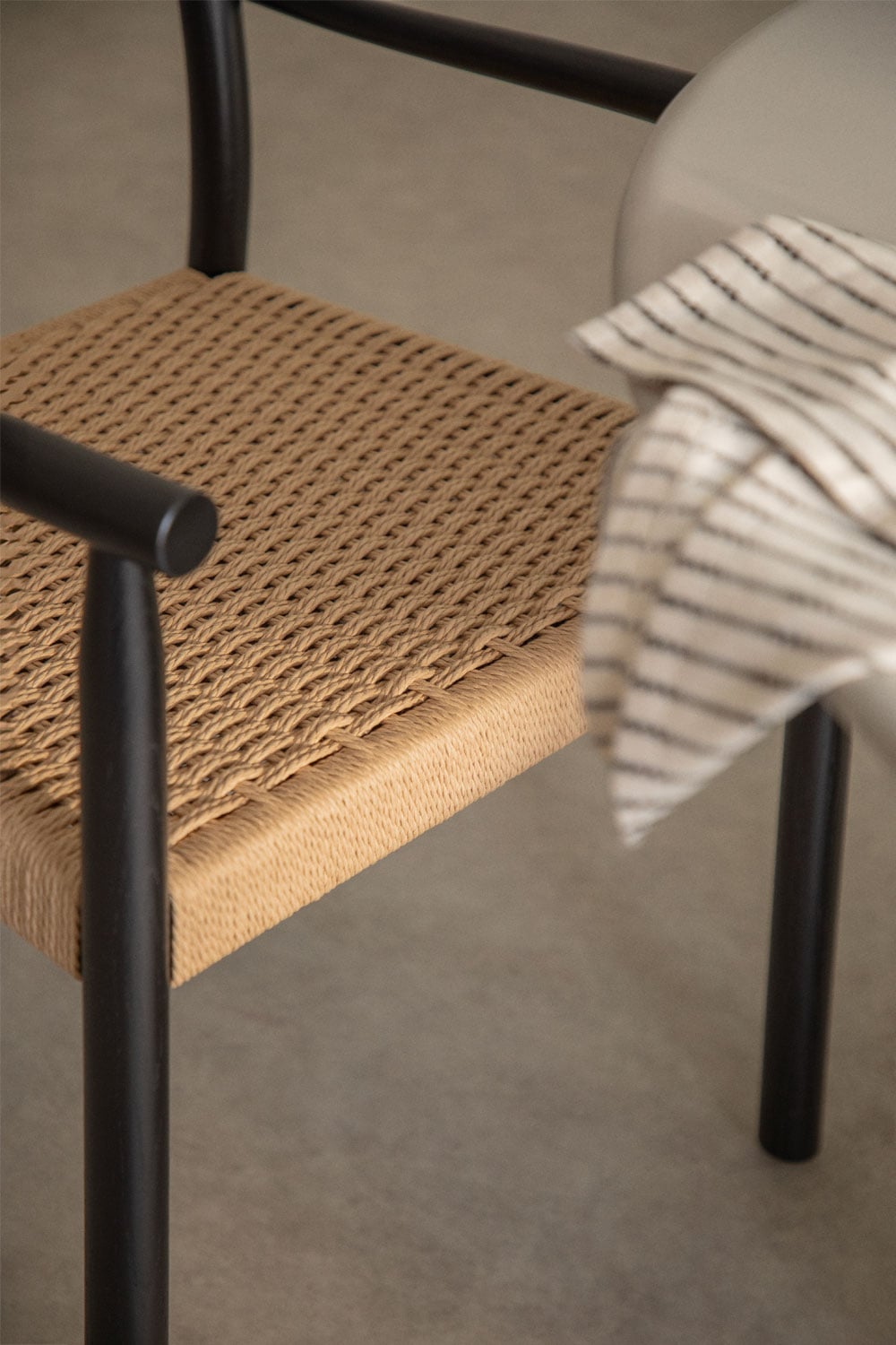 Pack de 2 chaises de salle à manger en bois de chêne et corde tressée Mara, image de la galerie 2