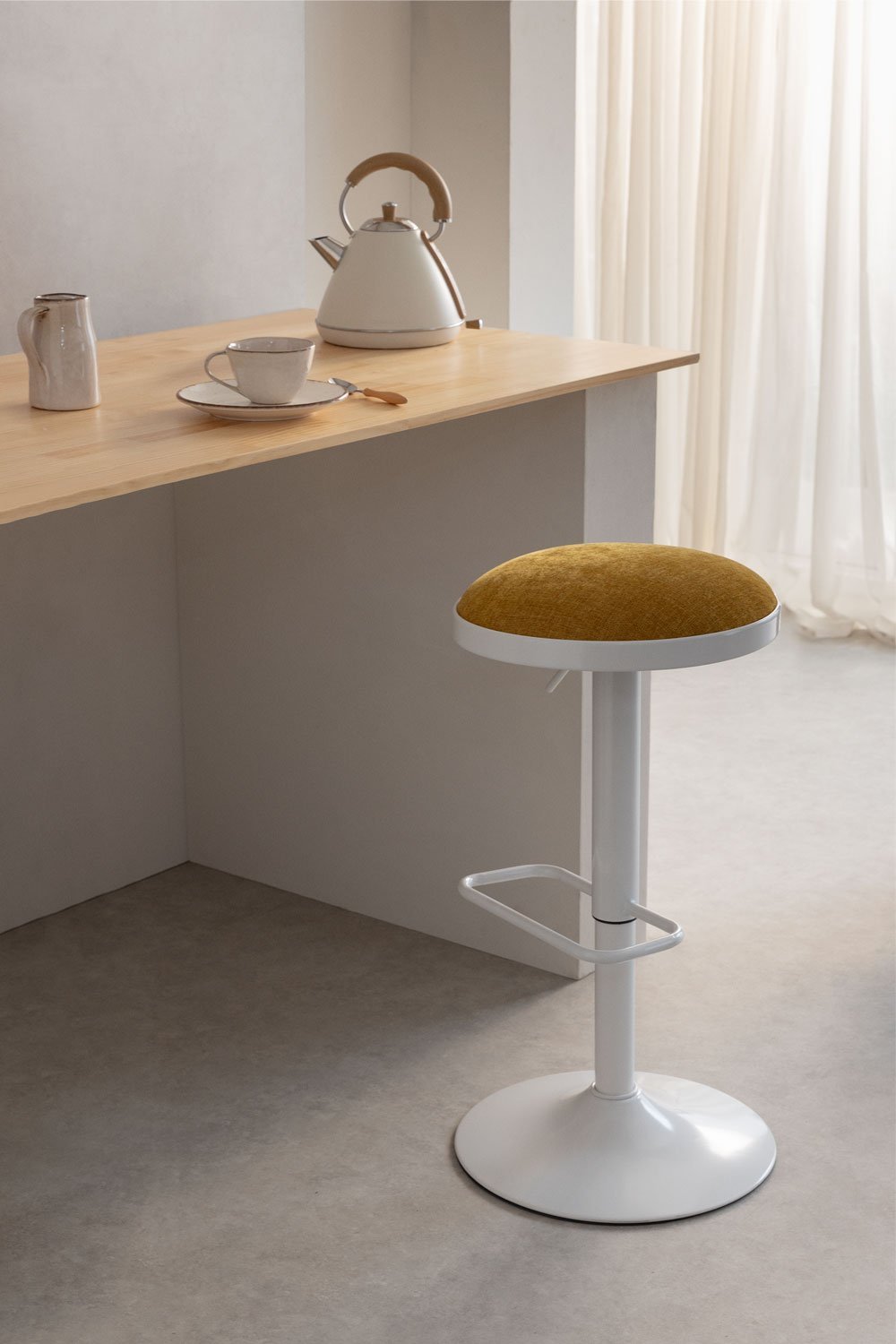 Tabouret haut réglable en tissu jaune curry Igarasi, image de la galerie 1