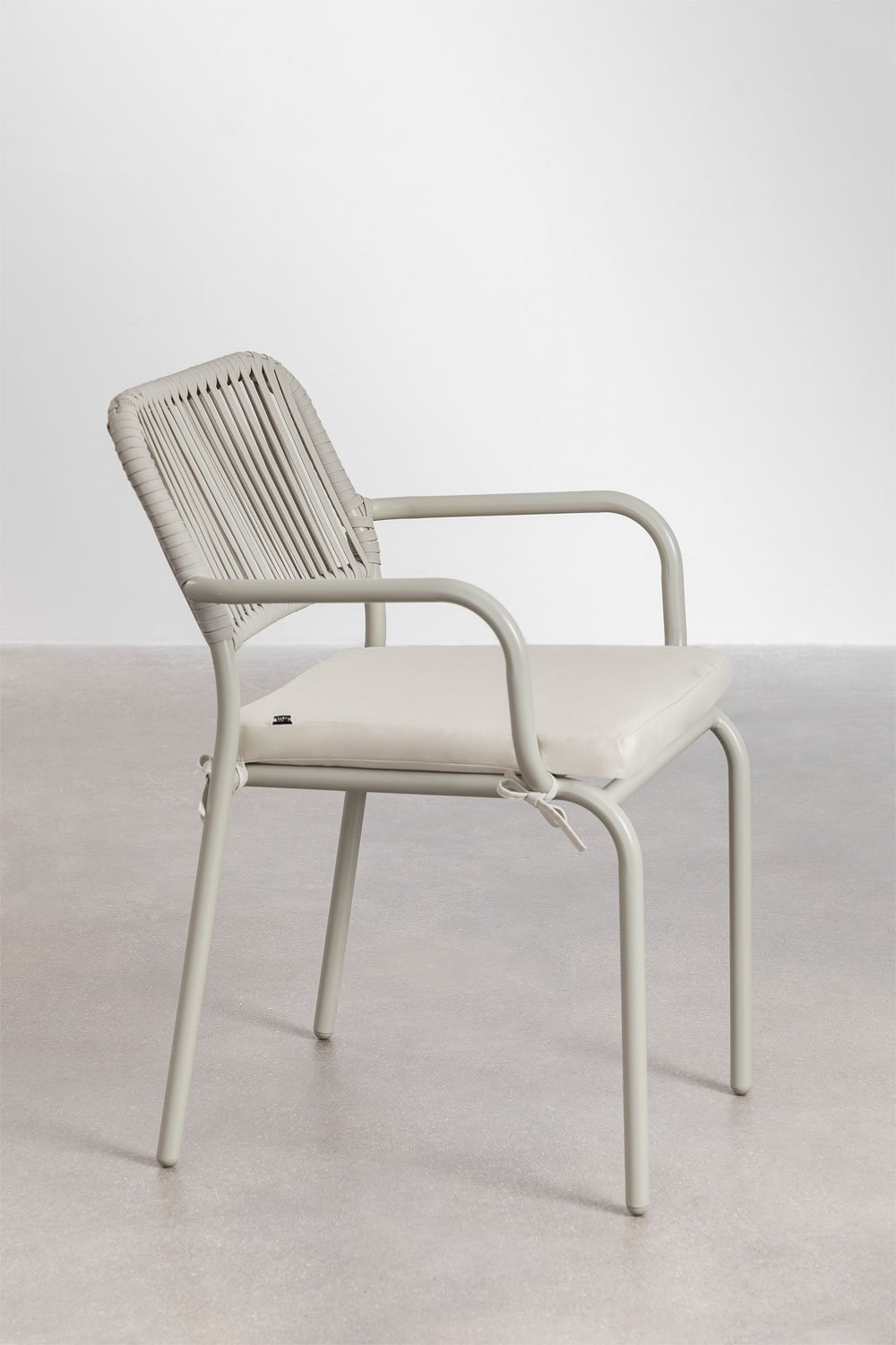 Lot de 2 chaises de jardin empilables avec accoudoirs en aluminium et corde tressée Arhiza   , image de la galerie 5