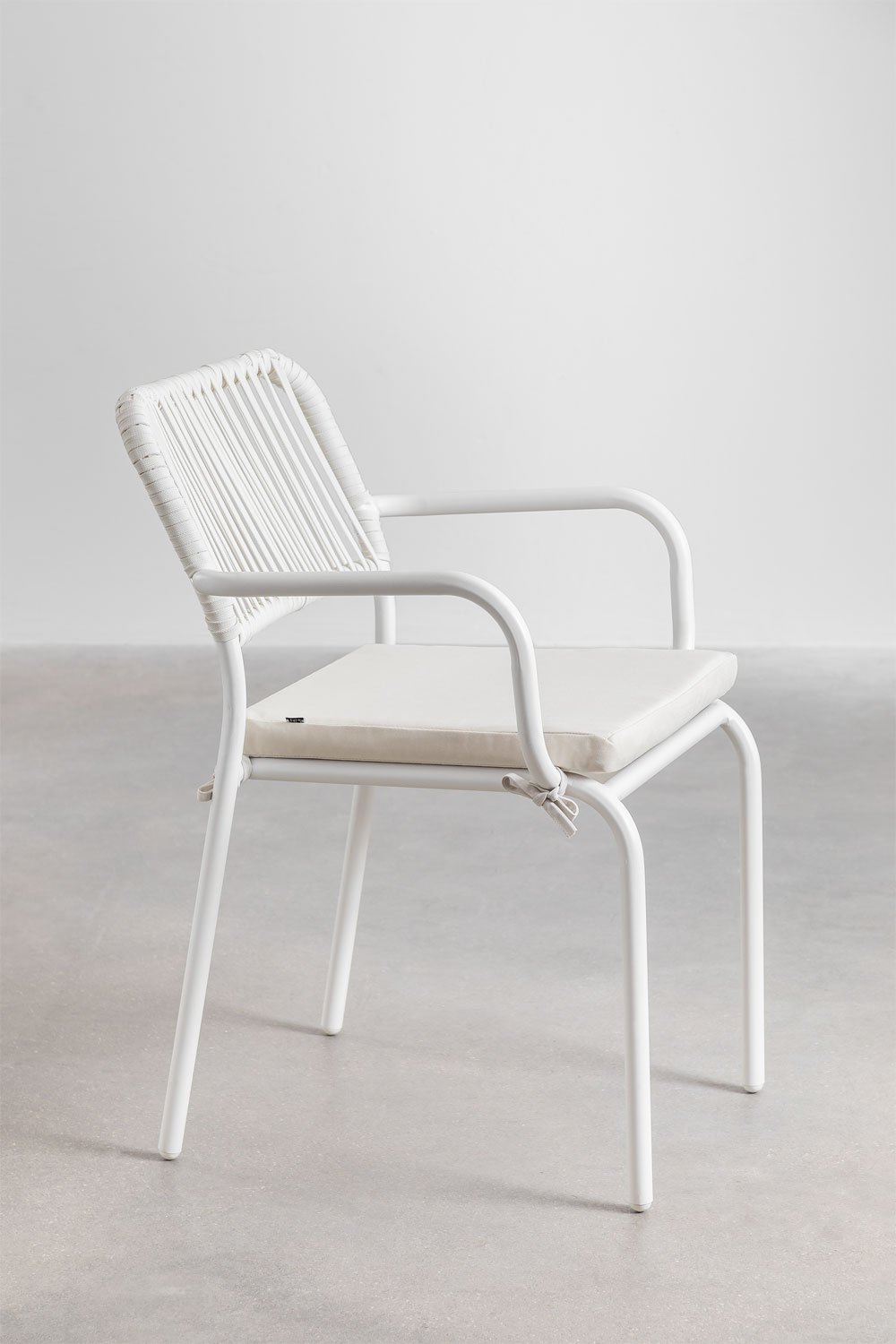 Pack de 2 chaises de salle à manger empilables avec accoudoirs en aluminium et corde tressée Arhiza , image de la galerie 2