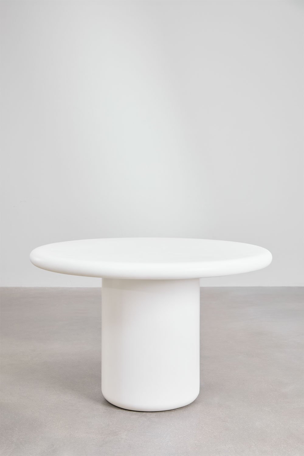 Table à manger ronde en ciment Namara, image de la galerie 2