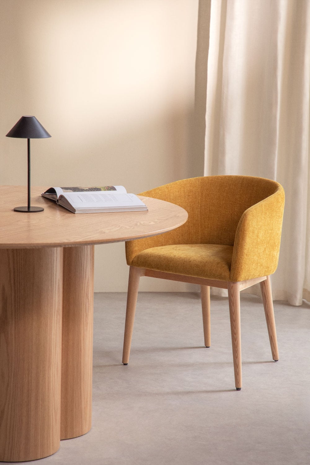 Pack de 4 chaises de salle à manger rembourrées Bunia avec accoudoirs, image de la galerie 1