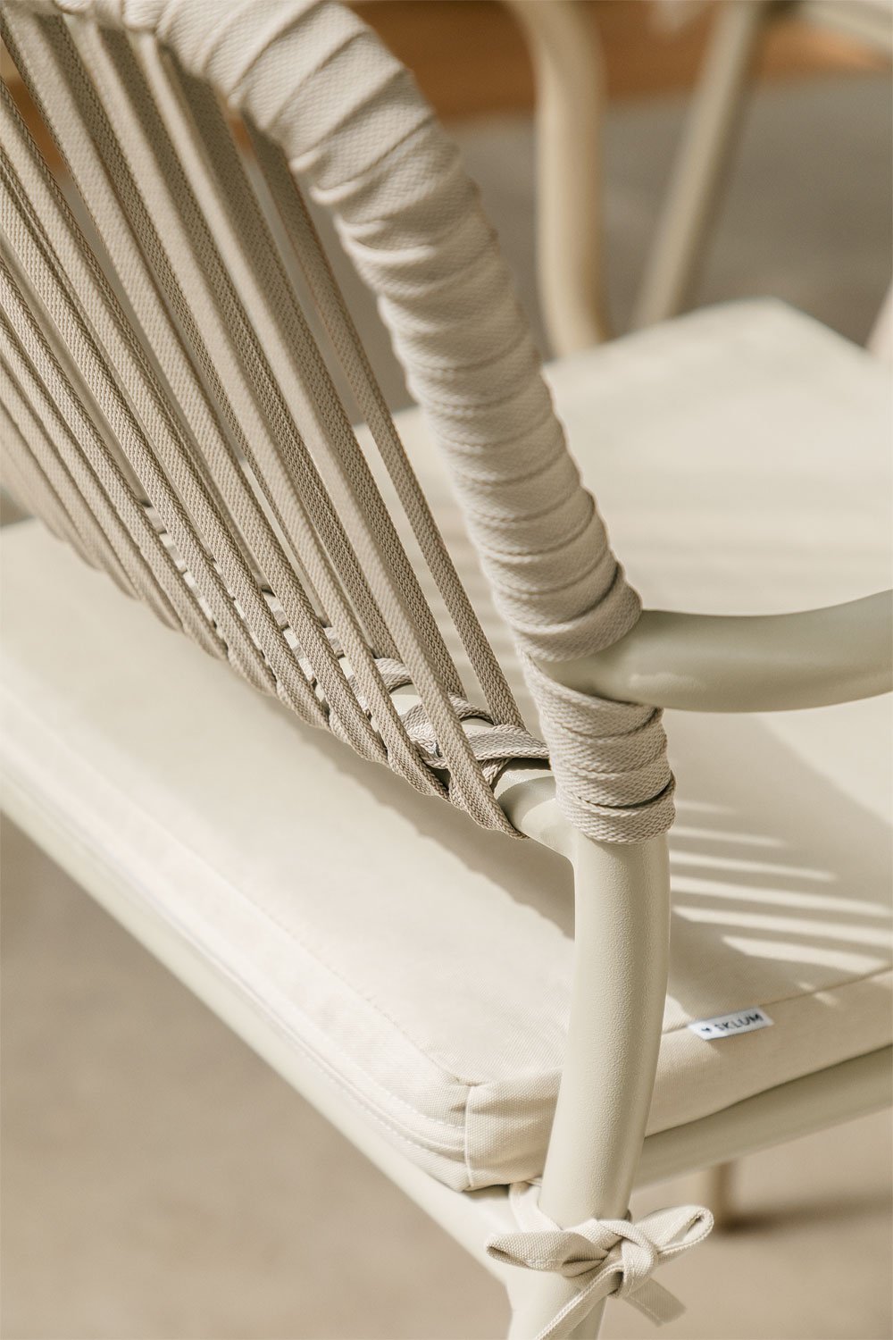 Lot de 2 chaises de salle à manger empilables avec accoudoirs en aluminium et corde tressée Arhiza , image de la galerie 2