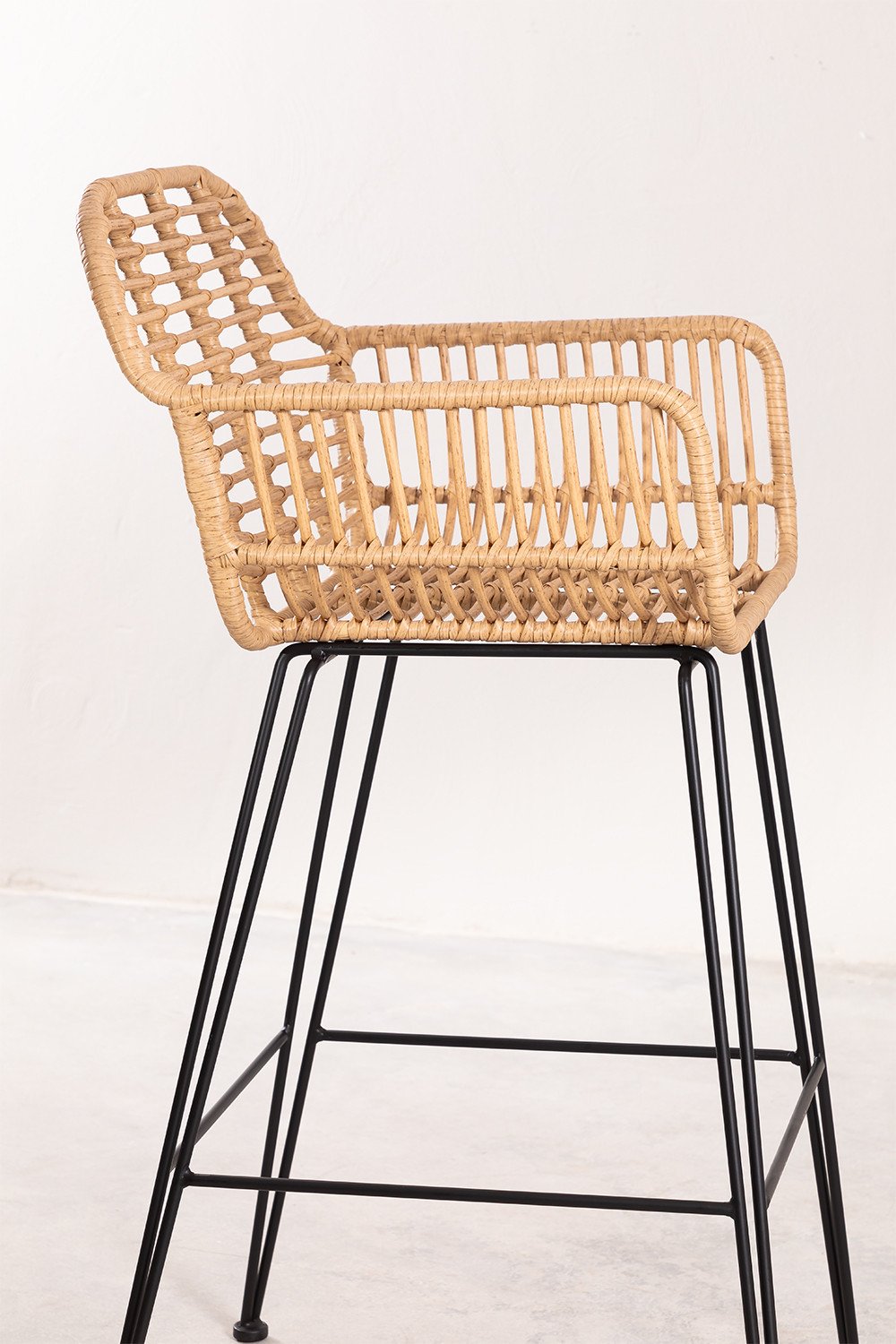 Pack de 2 tabourets hauts de jardin en rotin synthétique Eska, image de la galerie 2