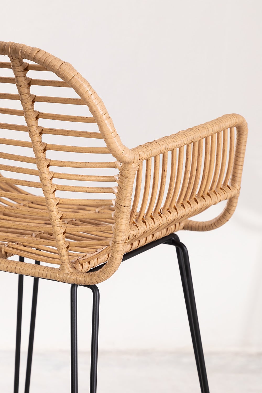 Pack de 4 tabourets hauts en rotin synthétique Eska, image de la galerie 3