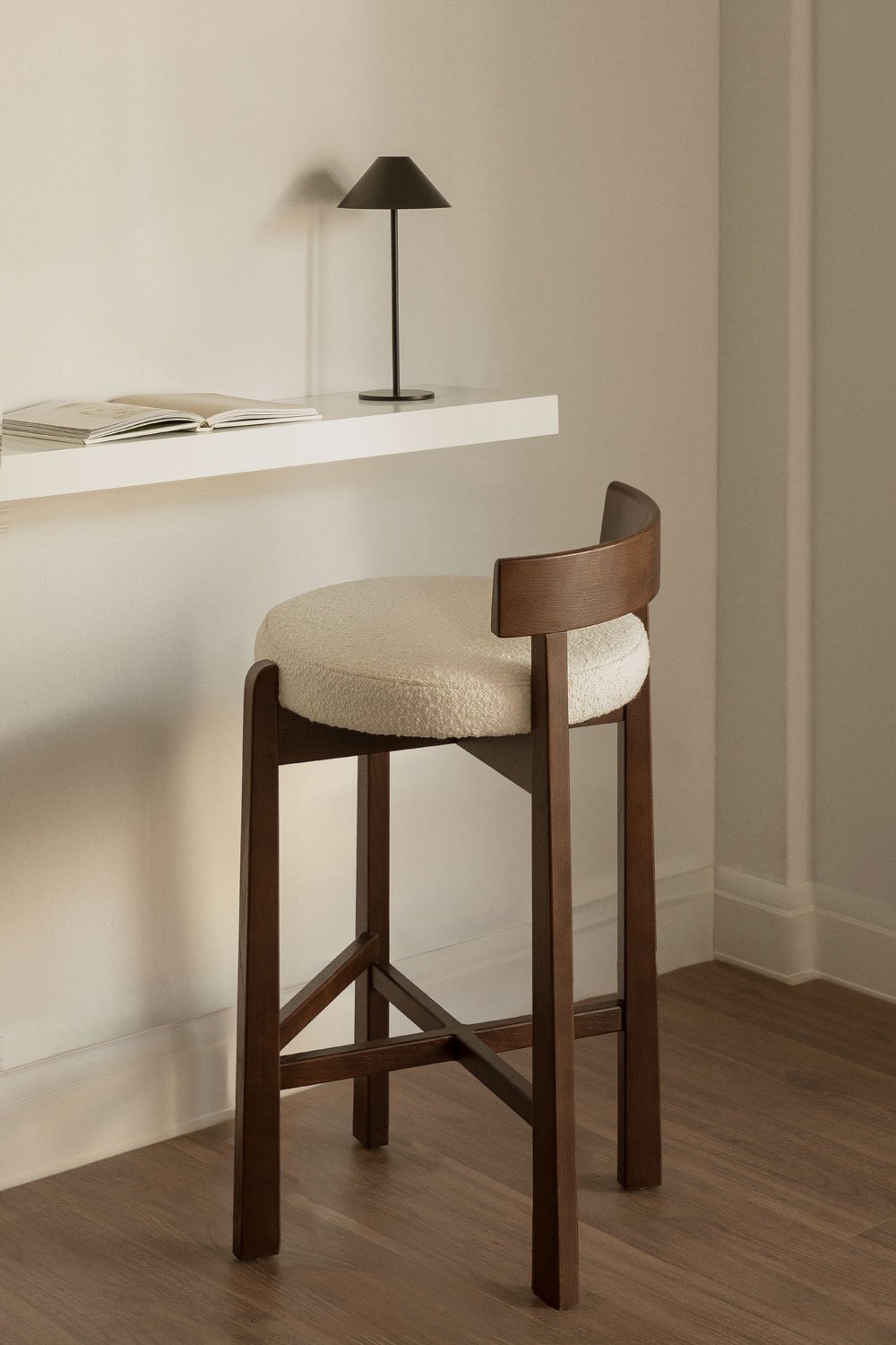 Tabouret haut en bois de chêne et tissu bouclé de Manille, image de la galerie 1