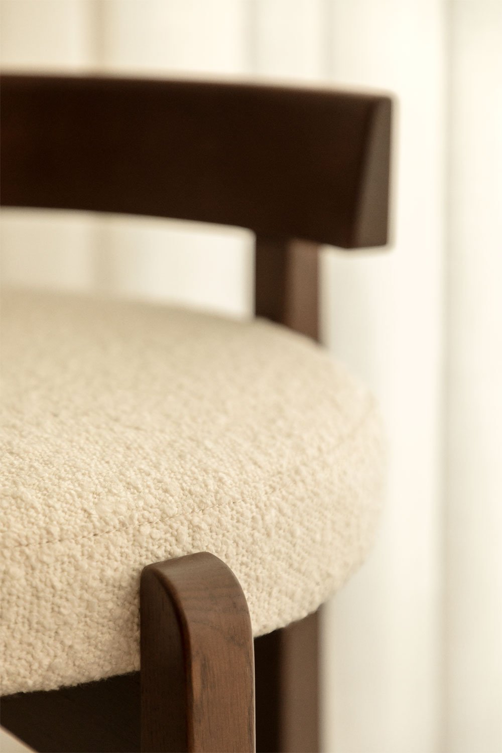 Tabouret haut en bois de chêne et tissu bouclé de Manille, image de la galerie 2