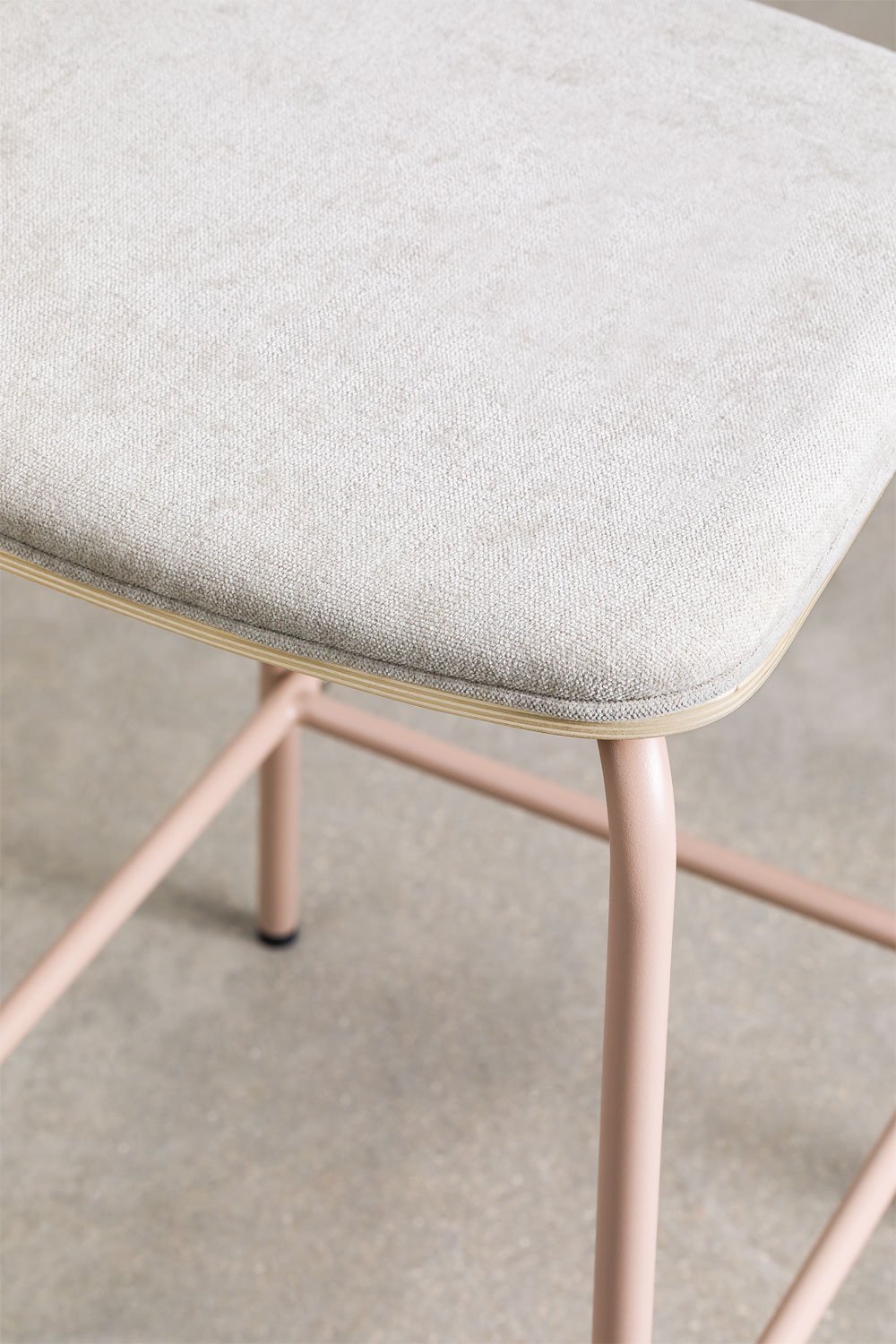 Tabouret haut empilable Wilpier 65 cm en fer et bois, image de la galerie 6