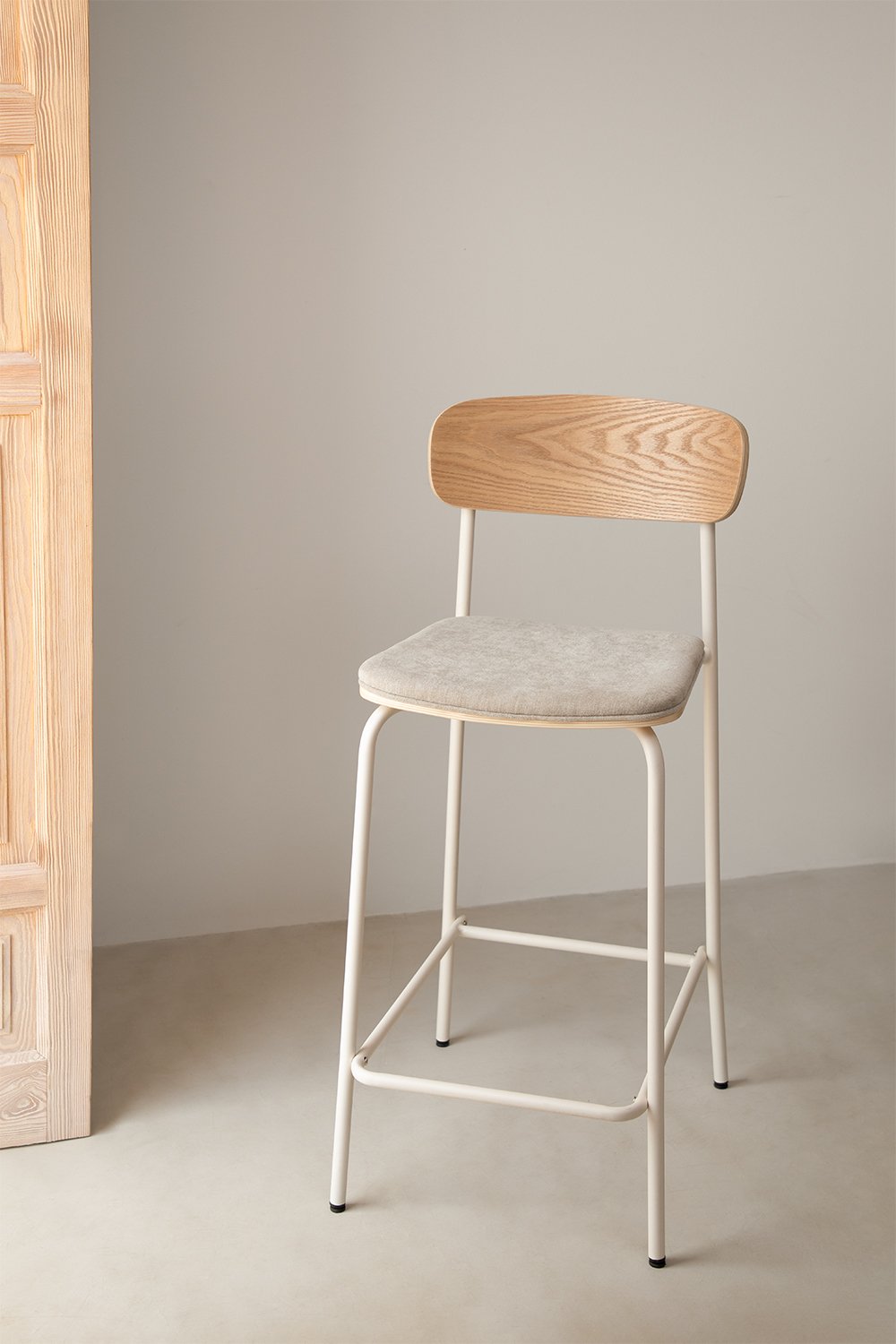 Tabouret empilable de 65 cm de haut en fer et bois Wilpier, image de la galerie 1