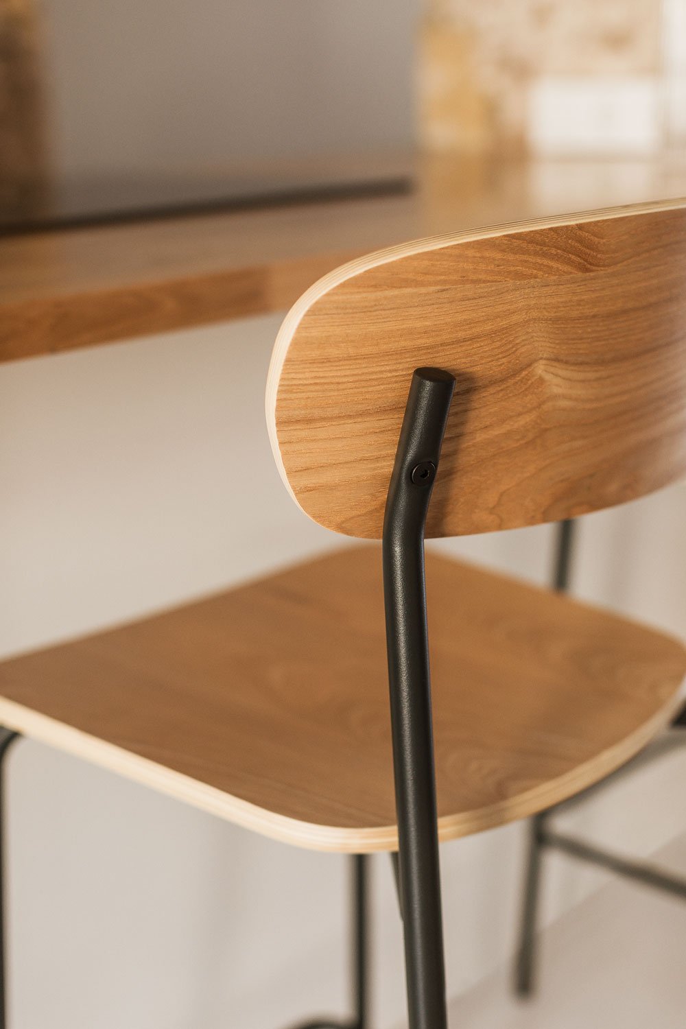 Tabouret empilable de 65 cm de haut en fer et bois Wilpier, image de la galerie 2