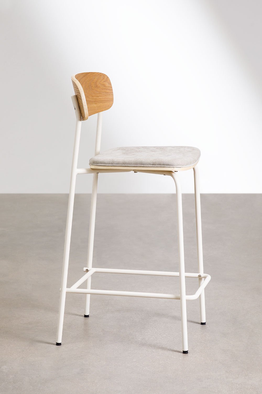 Lot de 2 tabourets hauts empilables 65 cm en fer et bois Wilpier, image de la galerie 4