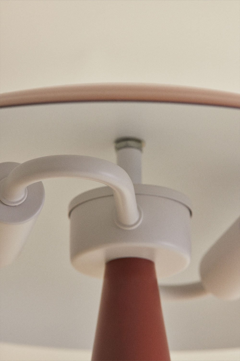 Lampe de table en fer Irune, image de la galerie 6
