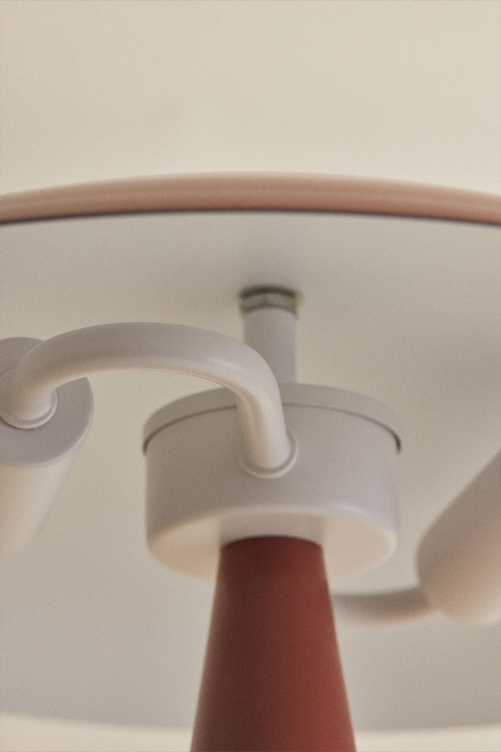 Lampe de table en fer Irune, image de la galerie 6