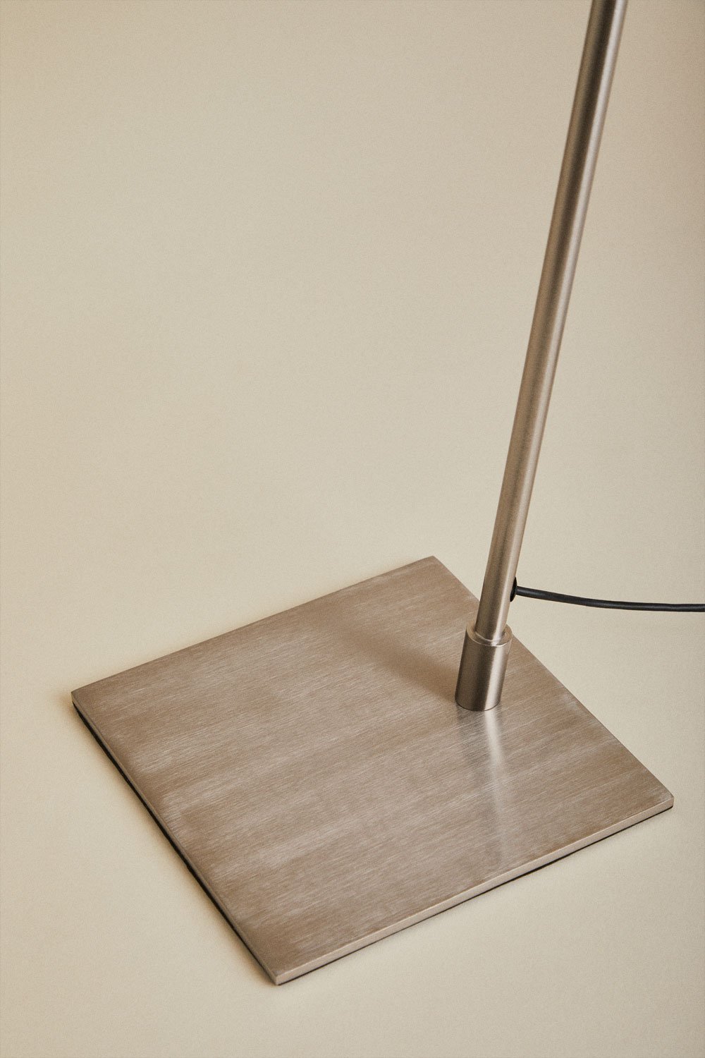 Lampe de table LED en fer Valtyn, image de la galerie 9