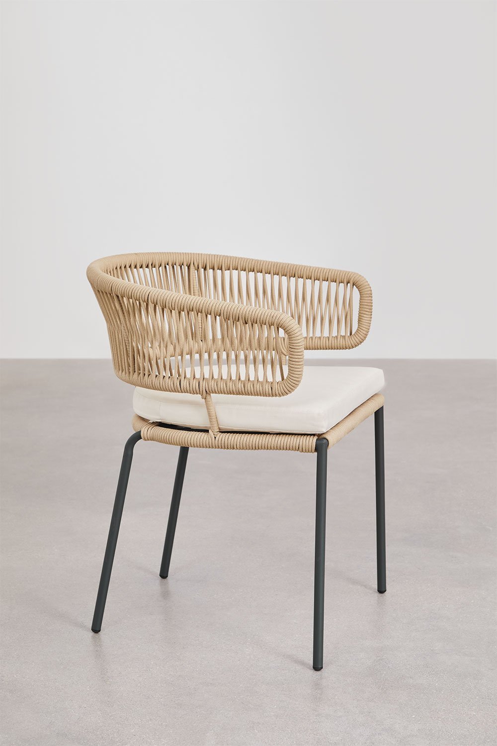 Chaise de salle à manger empilable en fer et corde tressée Calipso, image de la galerie 2