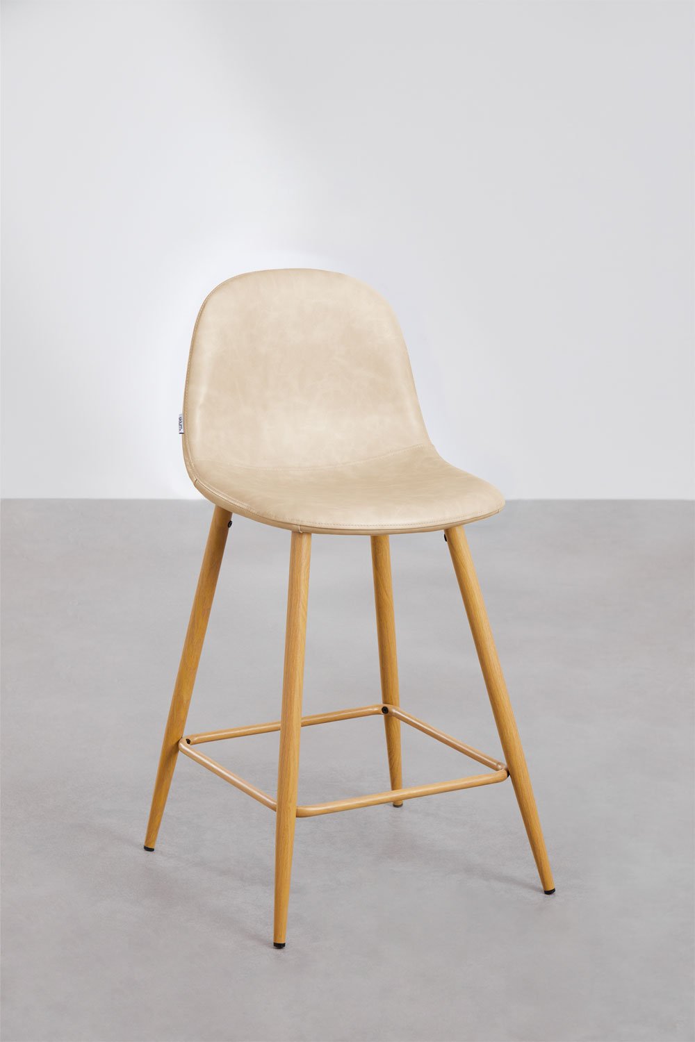 Tabouret haut 65 cm en polipiel beige crème et pieds finition bois naturel Glamm, image de la galerie 1