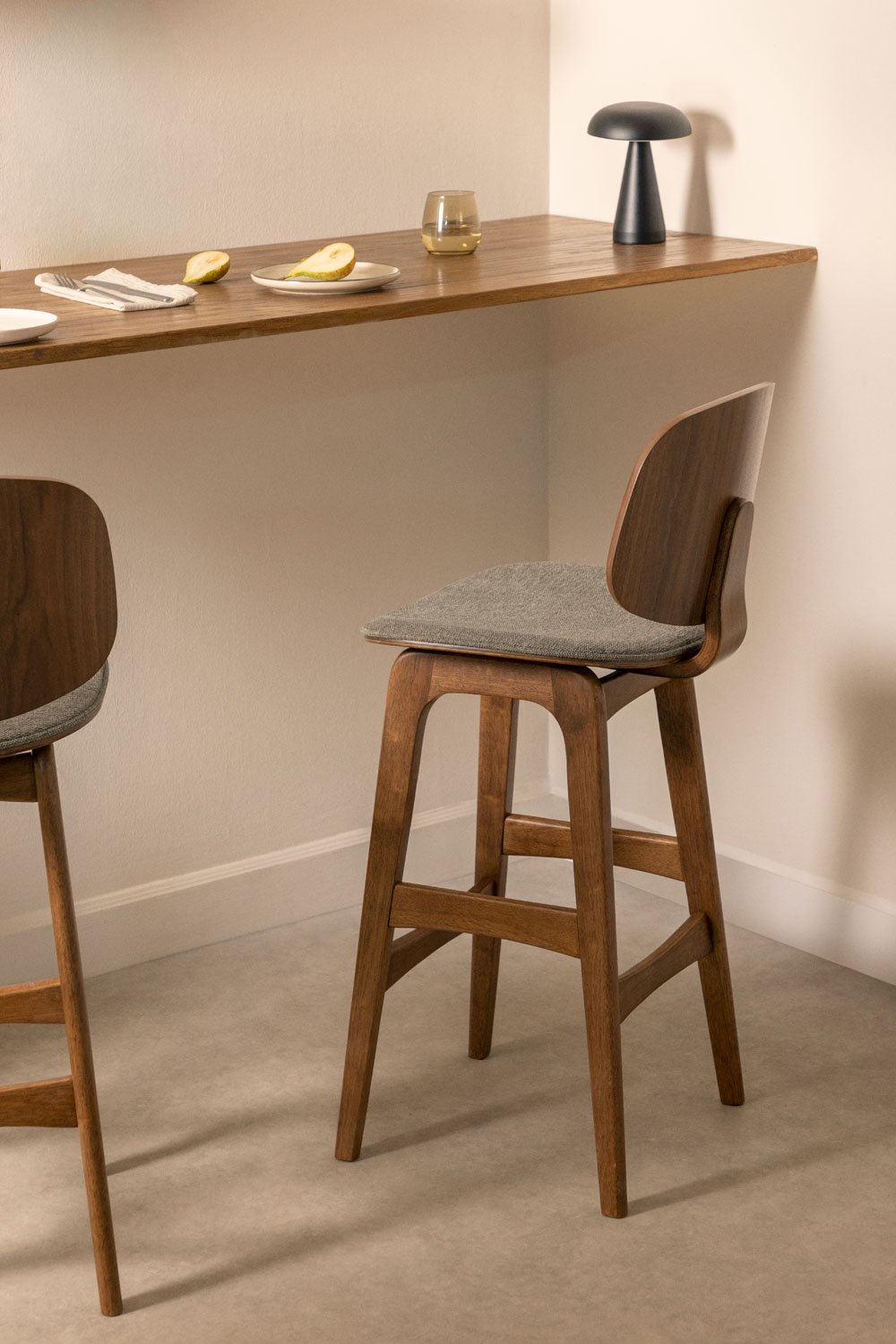 Tabouret haut en bois rembourré Canada, image de la galerie 1