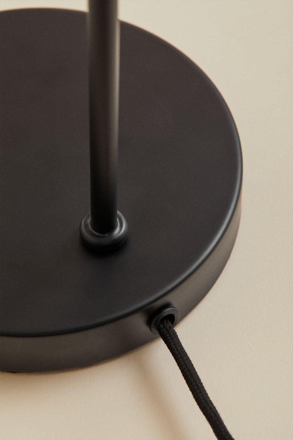 Lampe de table en fer Cambrea, image de la galerie 6