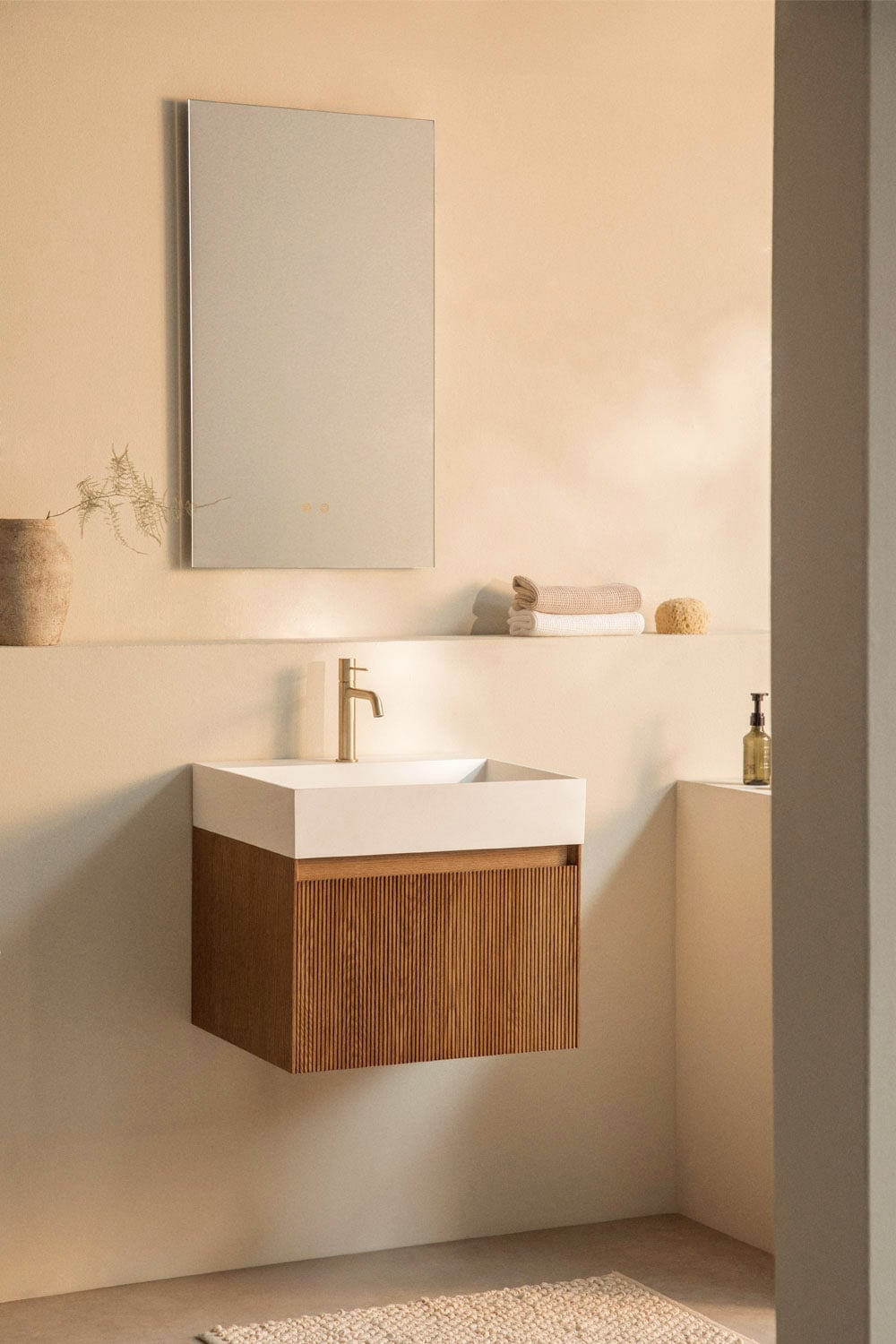 Ensemble de meuble de salle de bain suspendu en bois avec lavabo intégré Aldeia, image de la galerie 1