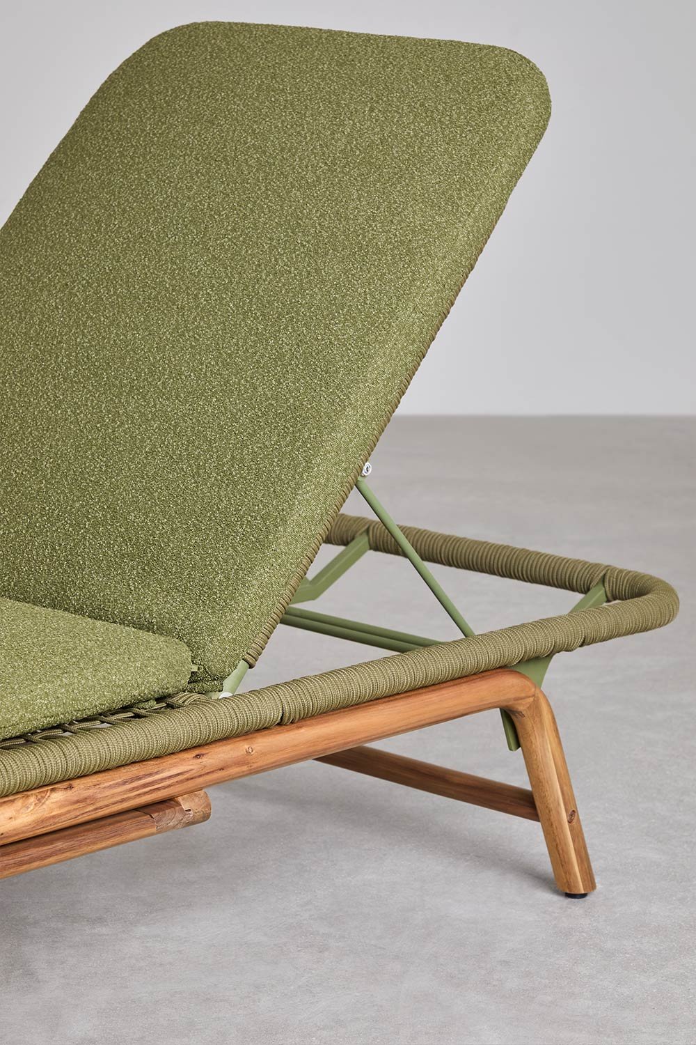 Chaise longue inclinable en bois d'acacia Ikaria, image de la galerie 7