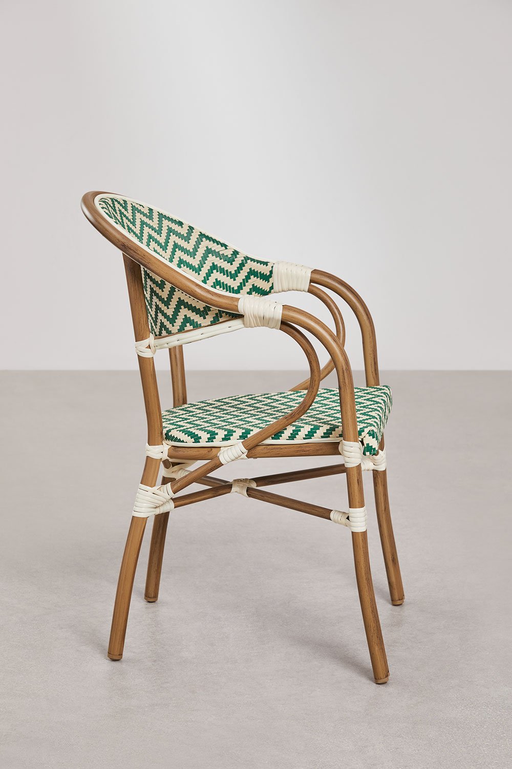 Ensemble de bistrot Brielle composé d'une table ronde de 80 cm et de 4 chaises de jardin empilables en aluminium avec accoudoirs, image de la galerie 7