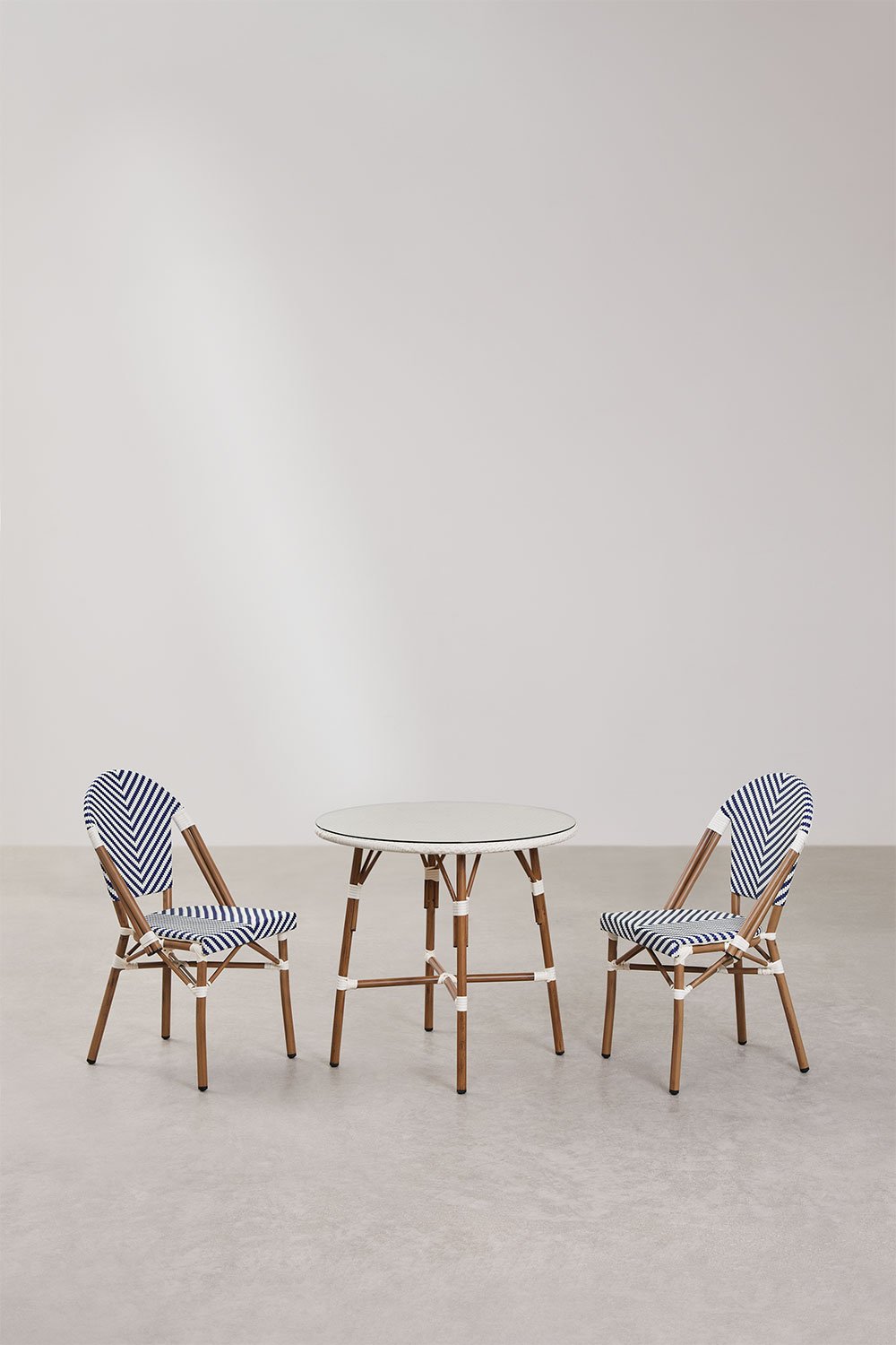 Ensemble table ronde Ø80 cm et 2 chaises de jardin empilables en aluminium et rotin synthétique Brielle Bistro , image de la galerie 2
