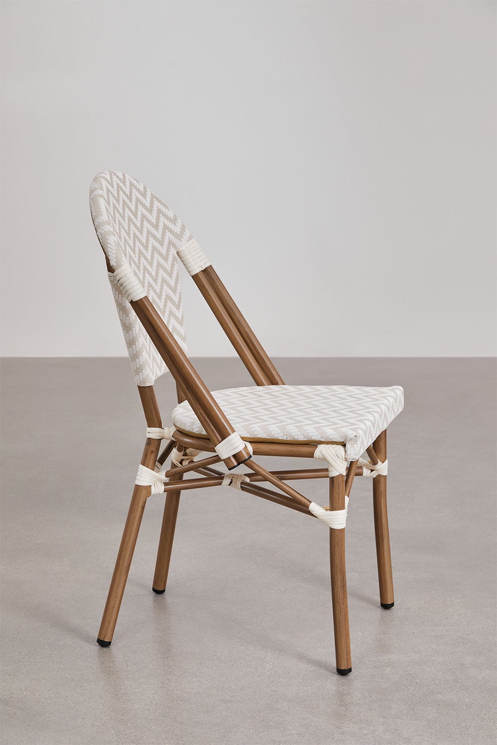 Ensemble table ronde Brielle Bistro (80 cm de diamètre) et 4 chaises de jardin empilables en aluminium, image de la galerie 7