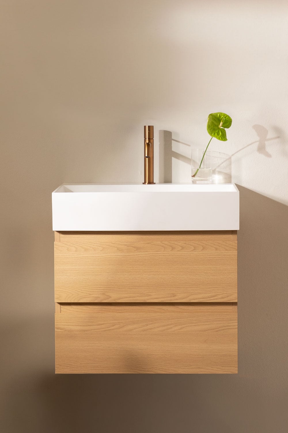 Ensemble de meuble de salle de bain suspendu en bois et placage de frêne avec lavabo intégré Ona, image de la galerie 1