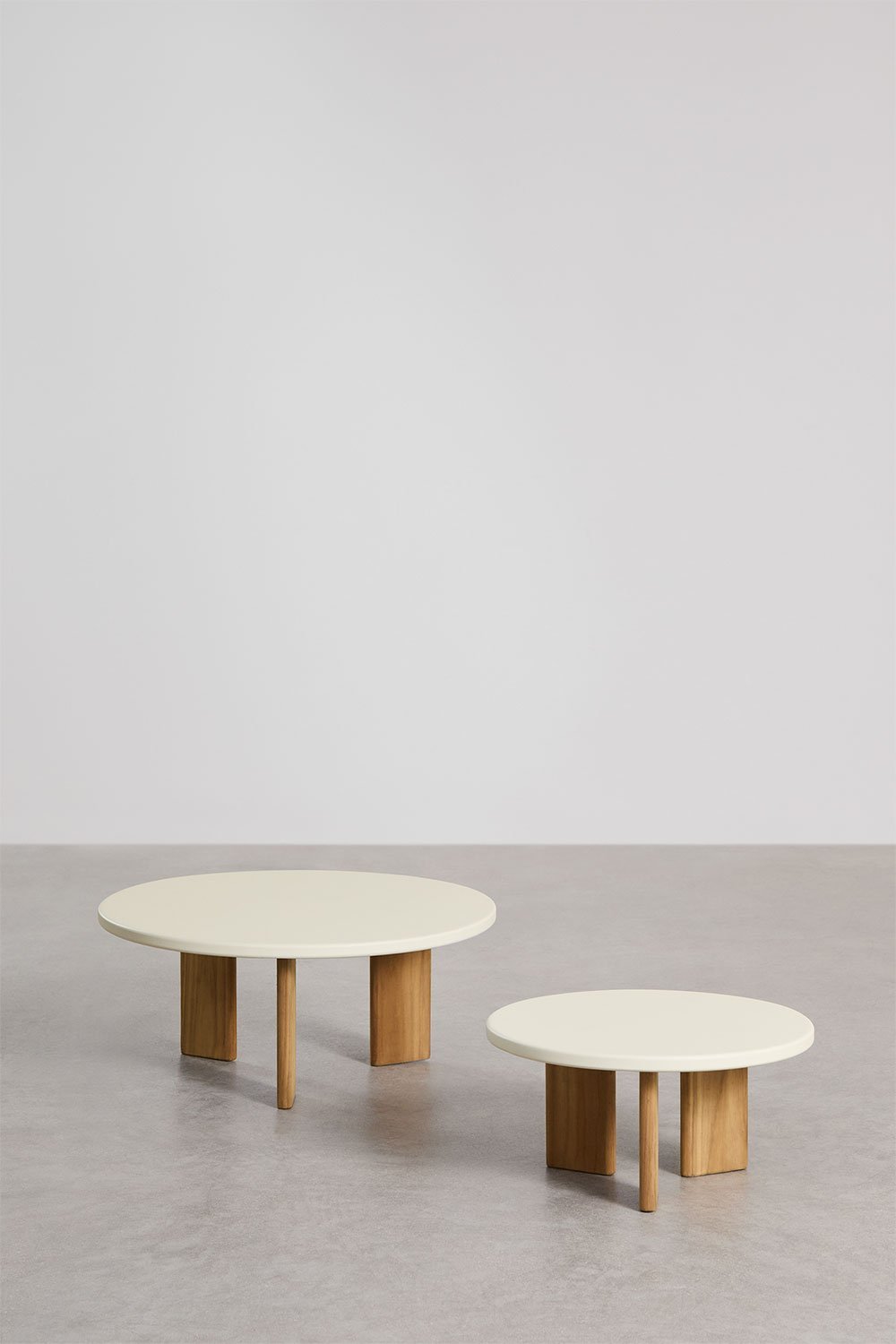 Ensemble de 2 tables basses rondes en aluminium Yervin, image de la galerie 1