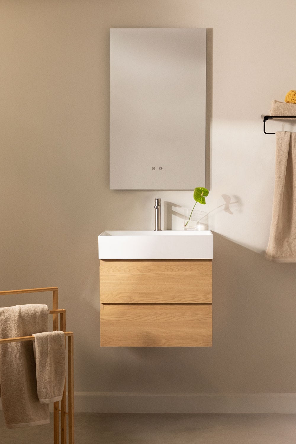 Ensemble de meuble de salle de bain suspendu en bois et placage de frêne avec lavabo intégré Ona, image de la galerie 1