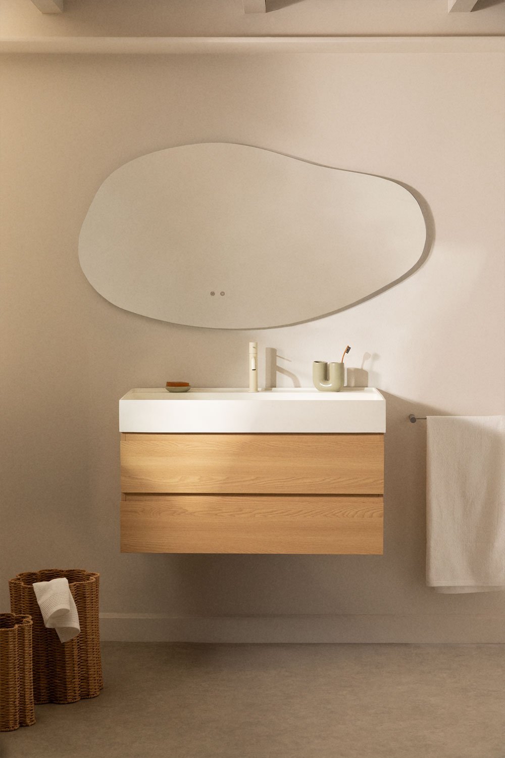 Ensemble de meuble de salle de bain en bois et placage de frêne avec lavabo intégré Ona, image de la galerie 1