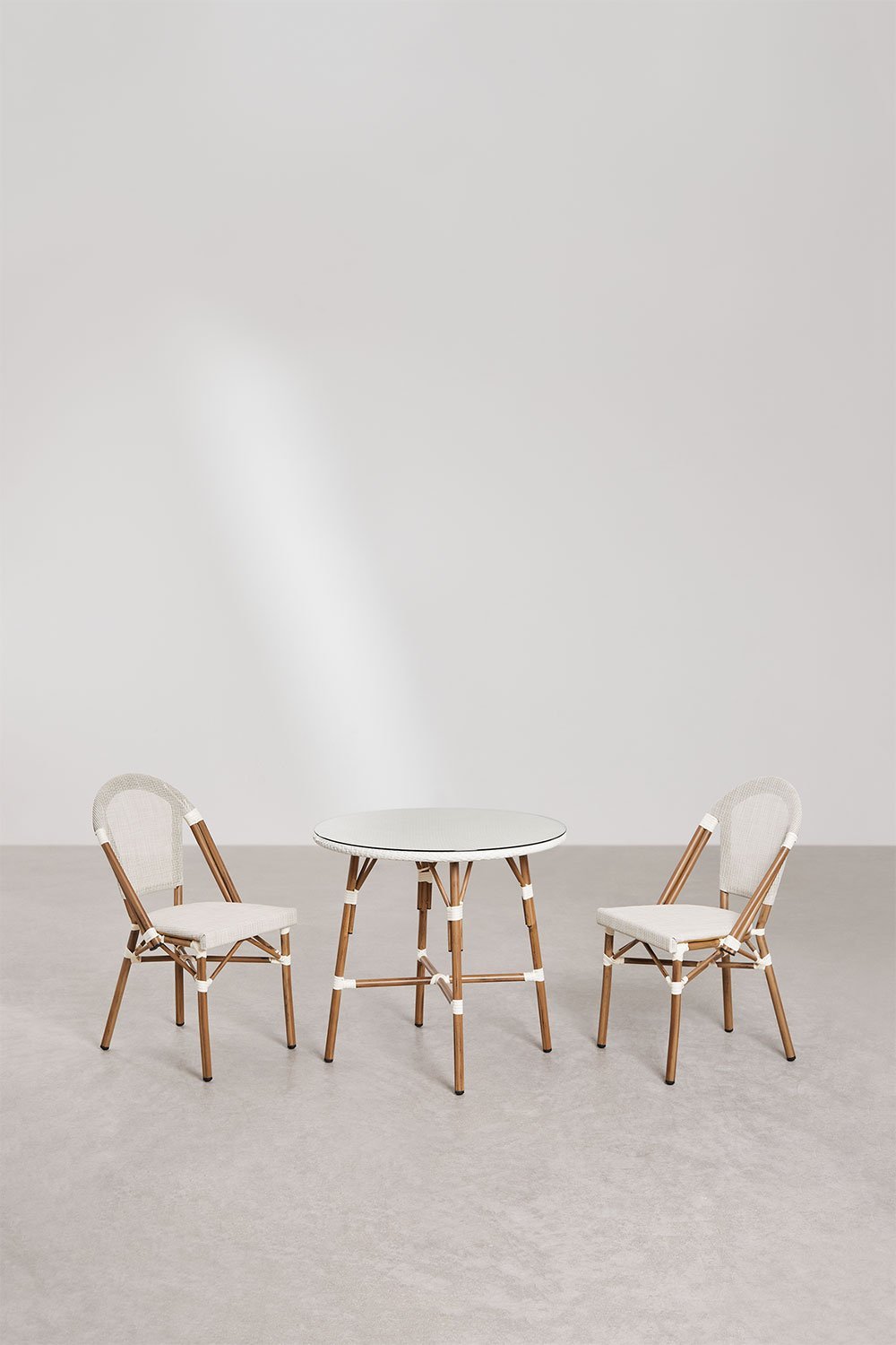 Ensemble table ronde Ø80 cm et 2 chaises empilables en textilène et aluminium Brielle Bistro, image de la galerie 2