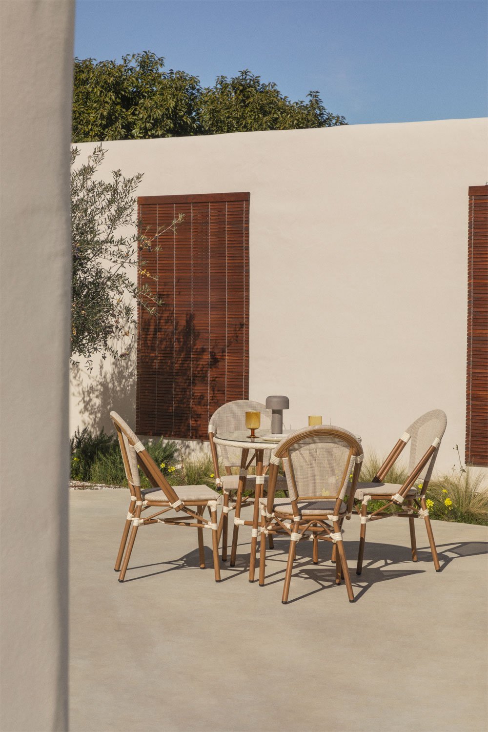 Ensemble table ronde Bistro Brielle Ø80 cm et 4 chaises de jardin empilables en textilène et aluminium, image de la galerie 1