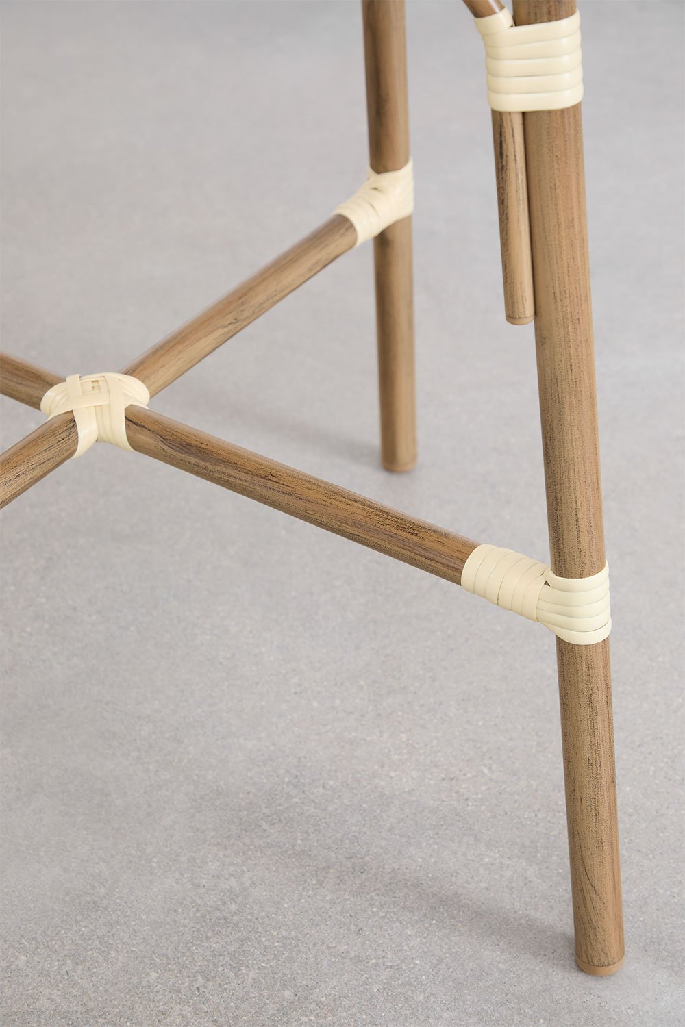 Ensemble de table ronde Ø80 cm Brielle Bistro et 4 chaises de jardin avec accoudoirs en rotin synthétique et aluminium Solange B, image de la galerie 5