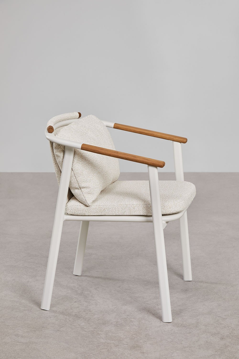 Chaise de salle à manger avec accoudoirs en aluminium et tissu bouclé Yervin, image de la galerie 2