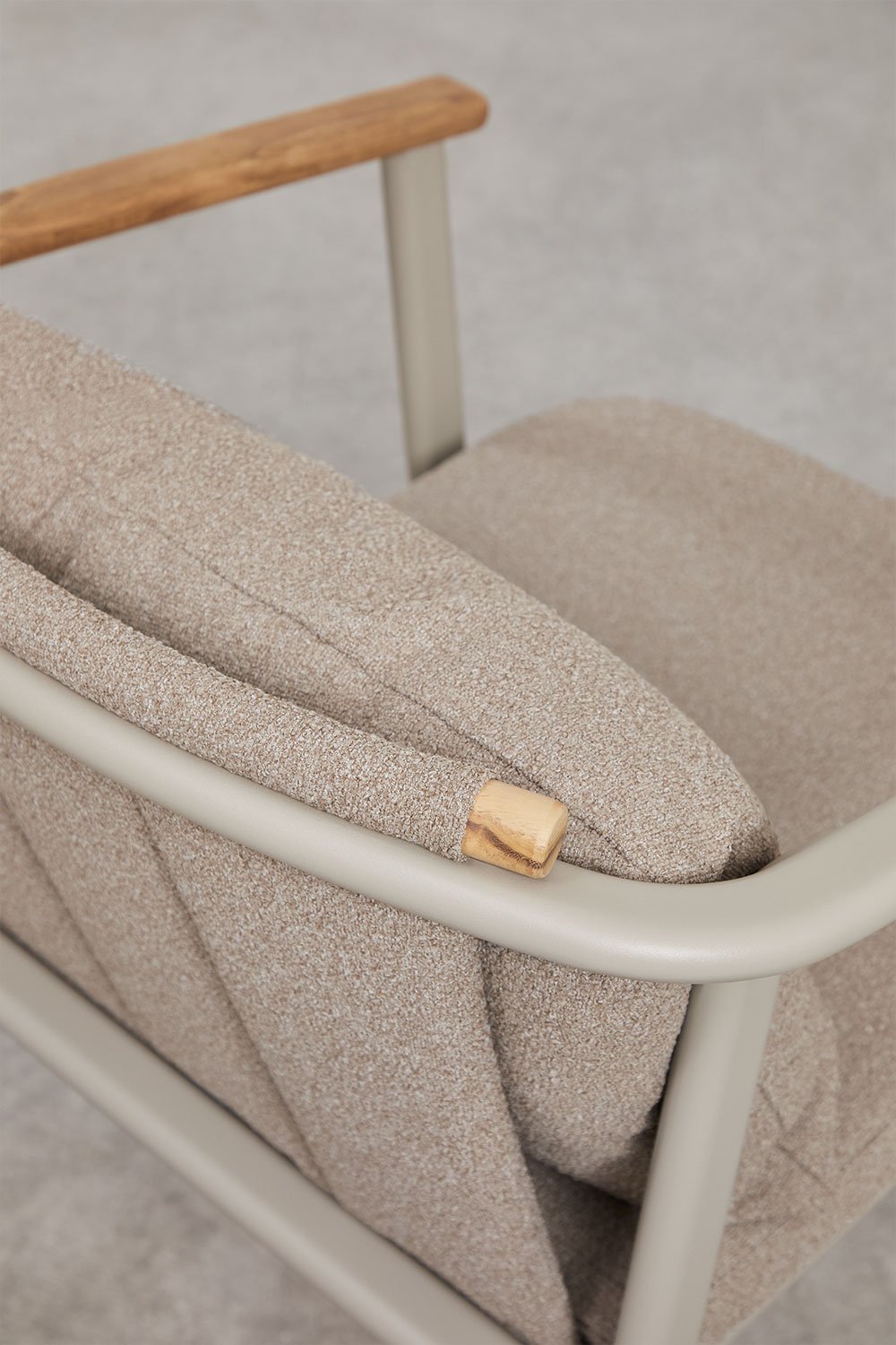 Chaise de salle à manger Yervin avec accoudoirs en aluminium et tissu bouclé, image de la galerie 4