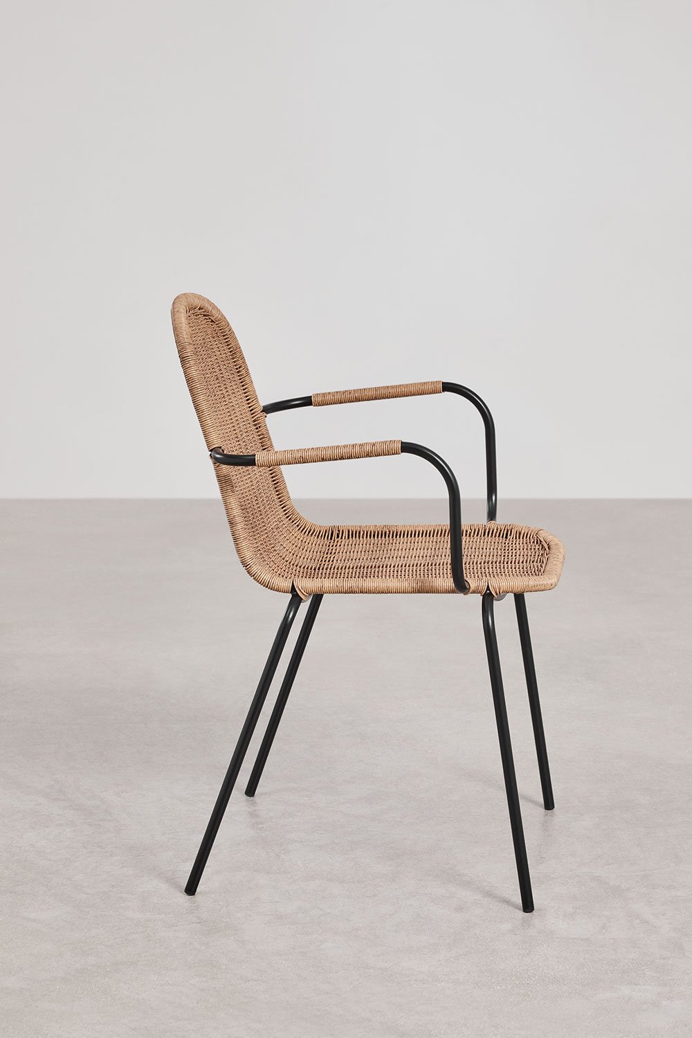 Chaise de salle à manger empilable avec accoudoirs en rotin synthétique Reiven, image de la galerie 2