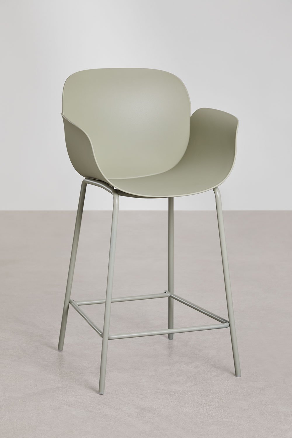 Lot de 4 tabourets hauts de jardin 65 cm en polypropylène et fer vert bambou Lynette, image de la galerie 2
