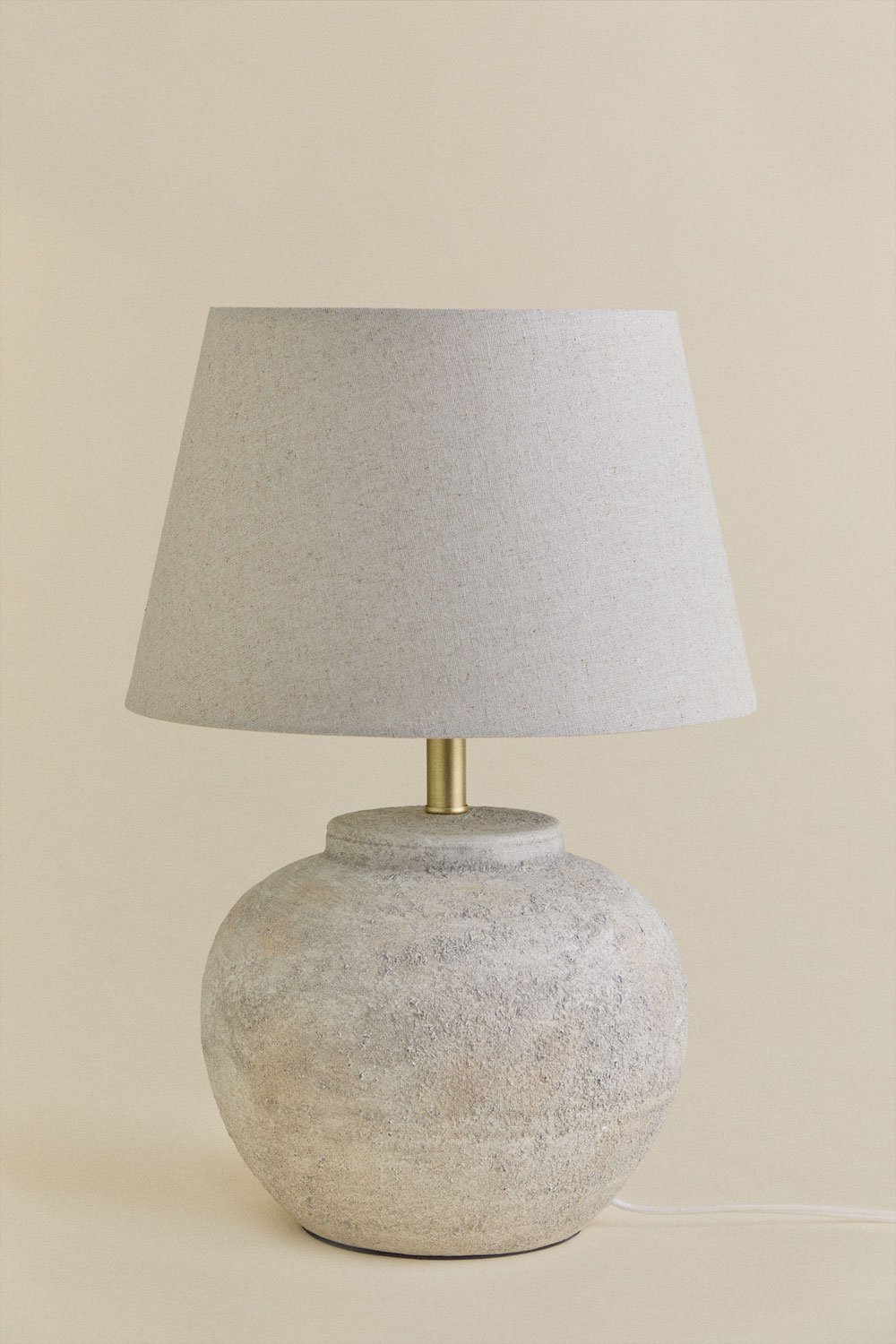 Lampe de table en céramique et lin Kenaris, image de la galerie 3